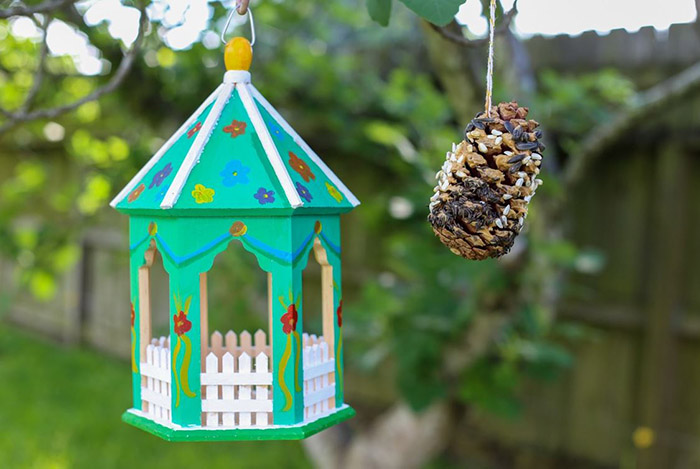 How to painted bird feeders